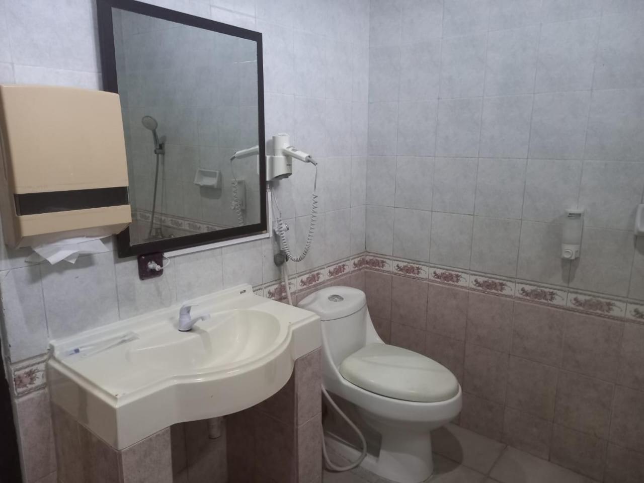 Urbanview Hotel Dedy Jaya Brebes Exterior foto